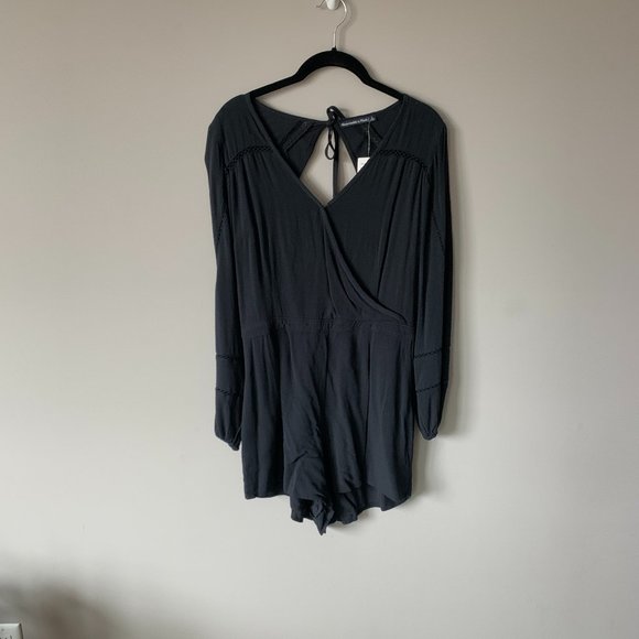 NWT Abercrombie & Fitch Romper (long sleeve) - Black - women’s size Large - Picture 1 of 5